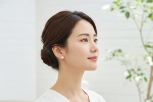 アップヘアの女性はうなじ脱毛がおすすめ！自分の好きなスタイルがいろいろできる！